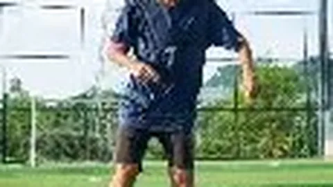 谌龙法国赛事夺冠，与好友共庆赛季首胜